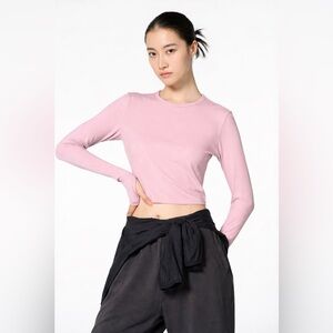 Uniqlo Ultra Stretch AIRism Cropped T-Shirt Long Sleeve pink